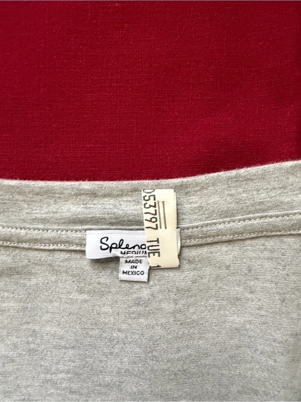 Splendid Sz M Light Gray V-Neck Short Sleeve Tee